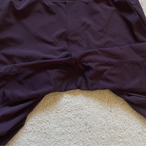 Lululemon T.H.E. Short 9” black cherry size M - Picture 7 of 10